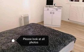 Chambre parquet flottant chez l'habitant